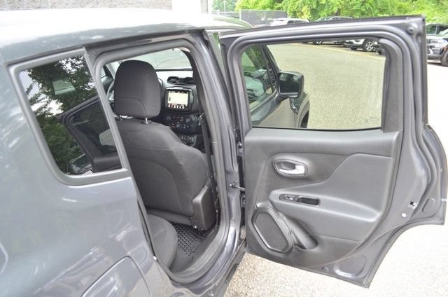Used 2023 Jeep Renegade Latitude AWD/4WD image 35