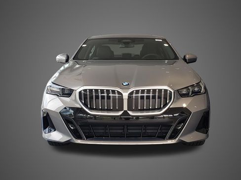 New 2027 BMW 530i xDrive w/ M Sport Package AWD/4WD image 2