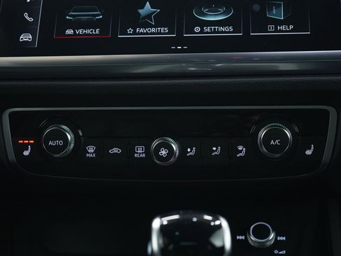 Used 2025 Audi Q3 2.0T Premium image 16