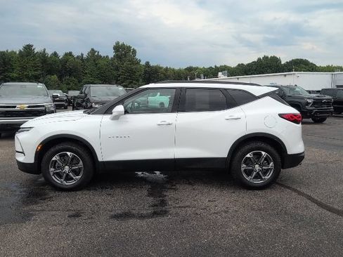 Used 2024 Chevrolet Blazer LT w/ Convenience Package FWD image 3