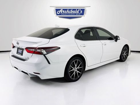 Used 2023 Toyota Camry SE image 6