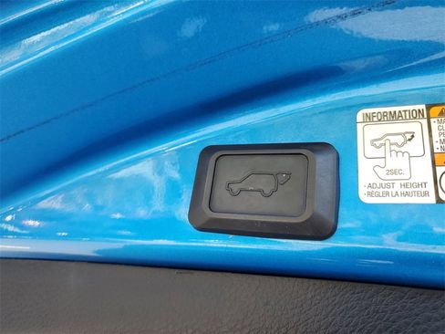 Used 2017 Toyota RAV4 SE image 12