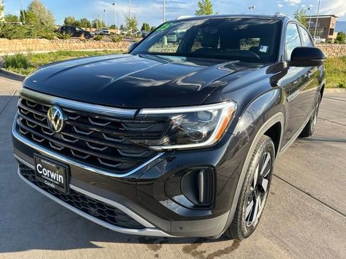 Used 2025 Volkswagen Atlas Cross Sport SE AWD/4WD image 3