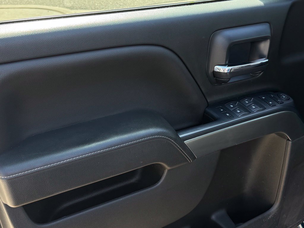 Used 2018 Chevrolet Silverado 1500 LT w/ All Star Edition AWD/4WD image 9
