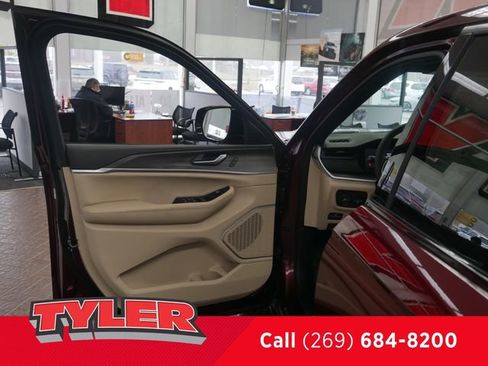 New 2026 Jeep Grand Cherokee Limited w/ Limited Altitude Package AWD/4WD image 18