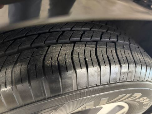 Used 2022 Chrysler Pacifica Touring-L image 19