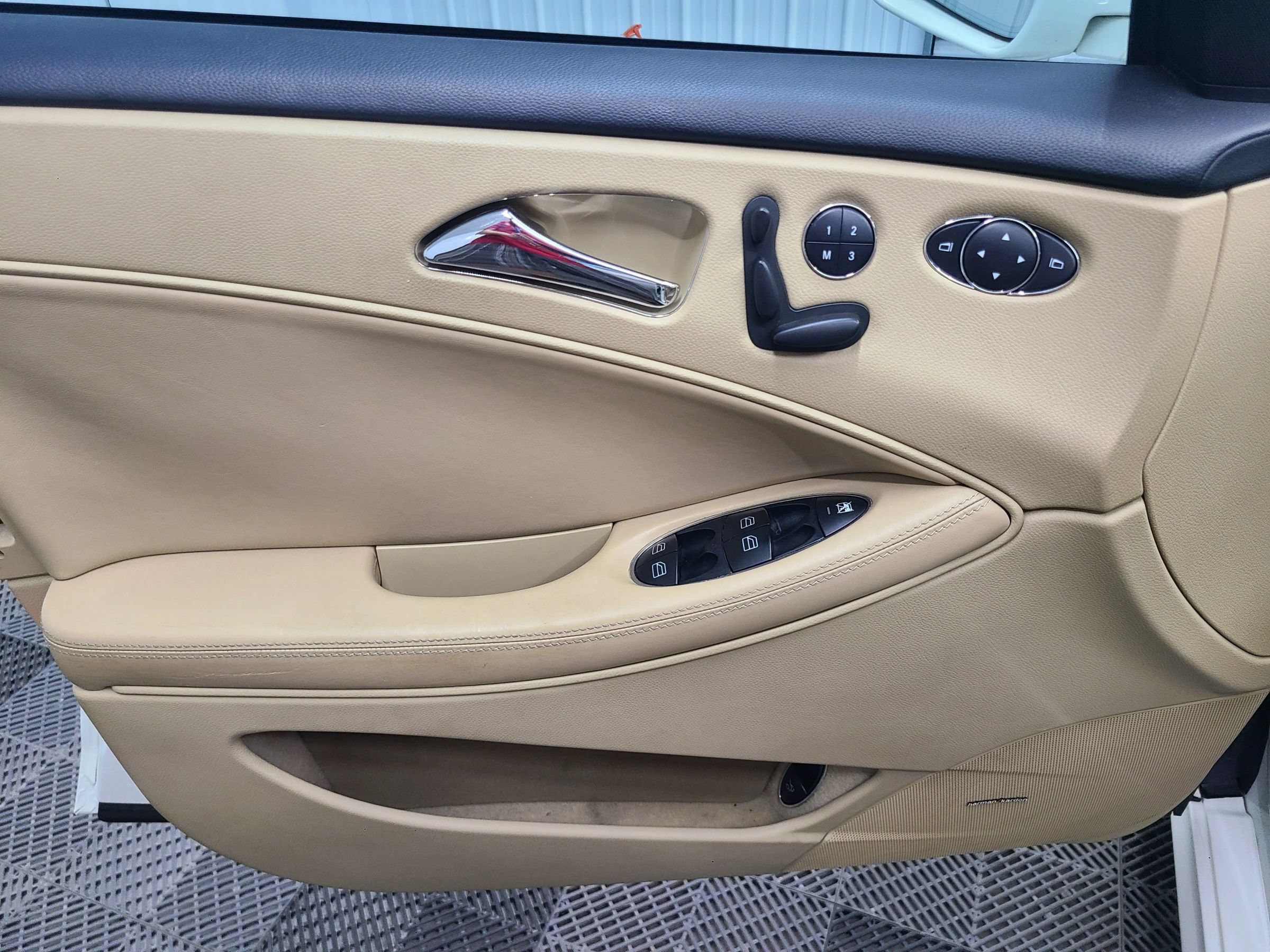 Used 2009 Mercedes-Benz CLS 63 AMG image 23