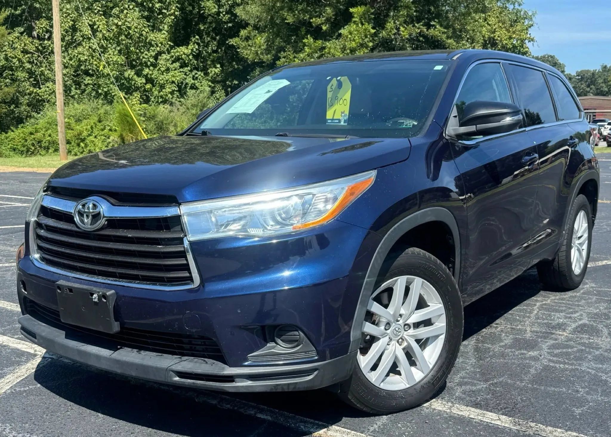 Used 2015 Toyota Highlander LE FWD image 1