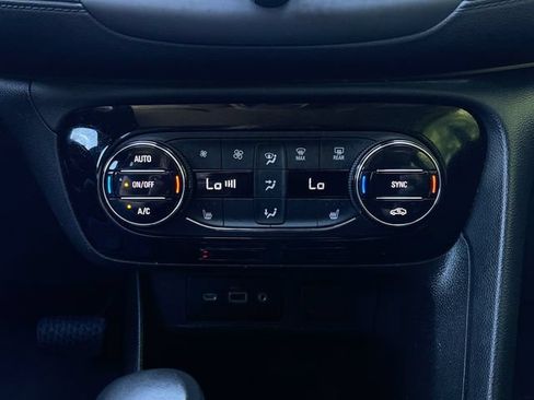 Used 2023 Buick Encore GX Select w/ Safety Package II AWD/4WD image 33