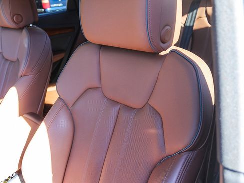 Used 2021 Audi Q5 e Prestige w/ Prestige Package image 25