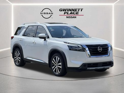 Certified 2025 Nissan Pathfinder Platinum w/ Cargo Package AWD/4WD image 34