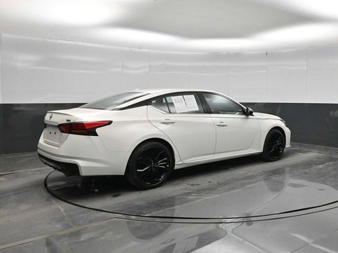 Used 2025 Nissan Altima 2.5 SR FWD image 7