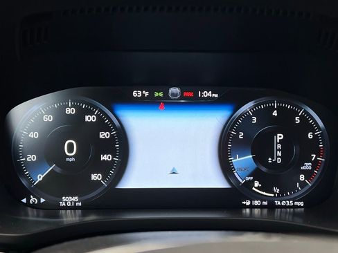 Used 2018 Volvo XC60 T5 Momentum w/ Vision Package image 16