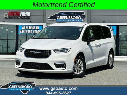 Used 2024 Chrysler Pacifica Touring-L FWD image 1