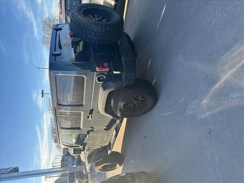 Used 2017 Jeep Wrangler Unlimited Sahara image 4