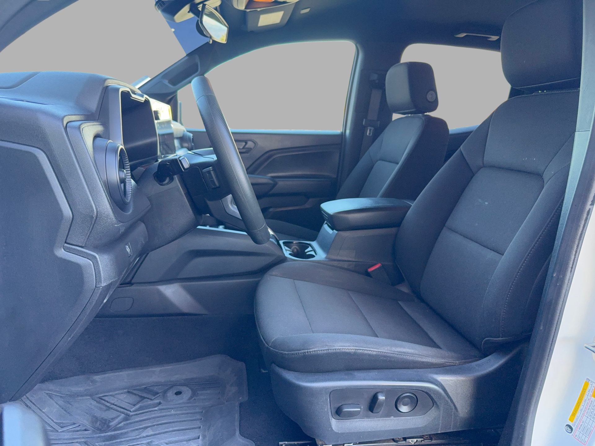 Used 2024 Chevrolet Colorado W/T w/ Technology Package AWD/4WD image 12