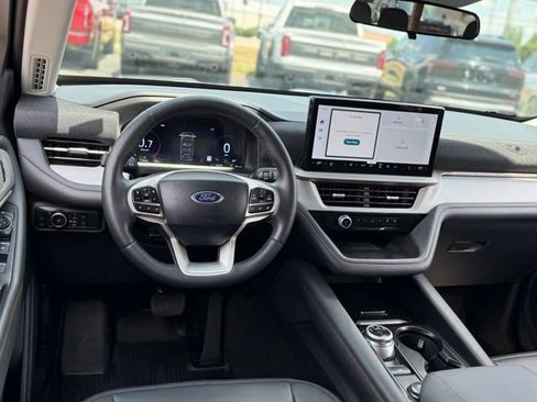 Used 2025 Ford Explorer Active w/ Active Comfort Package AWD/4WD image 6