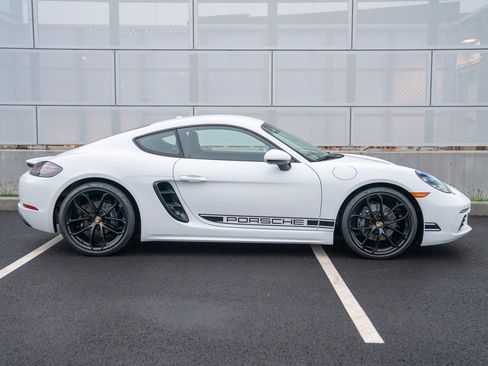 Used 2024 Porsche 718 Cayman image 8