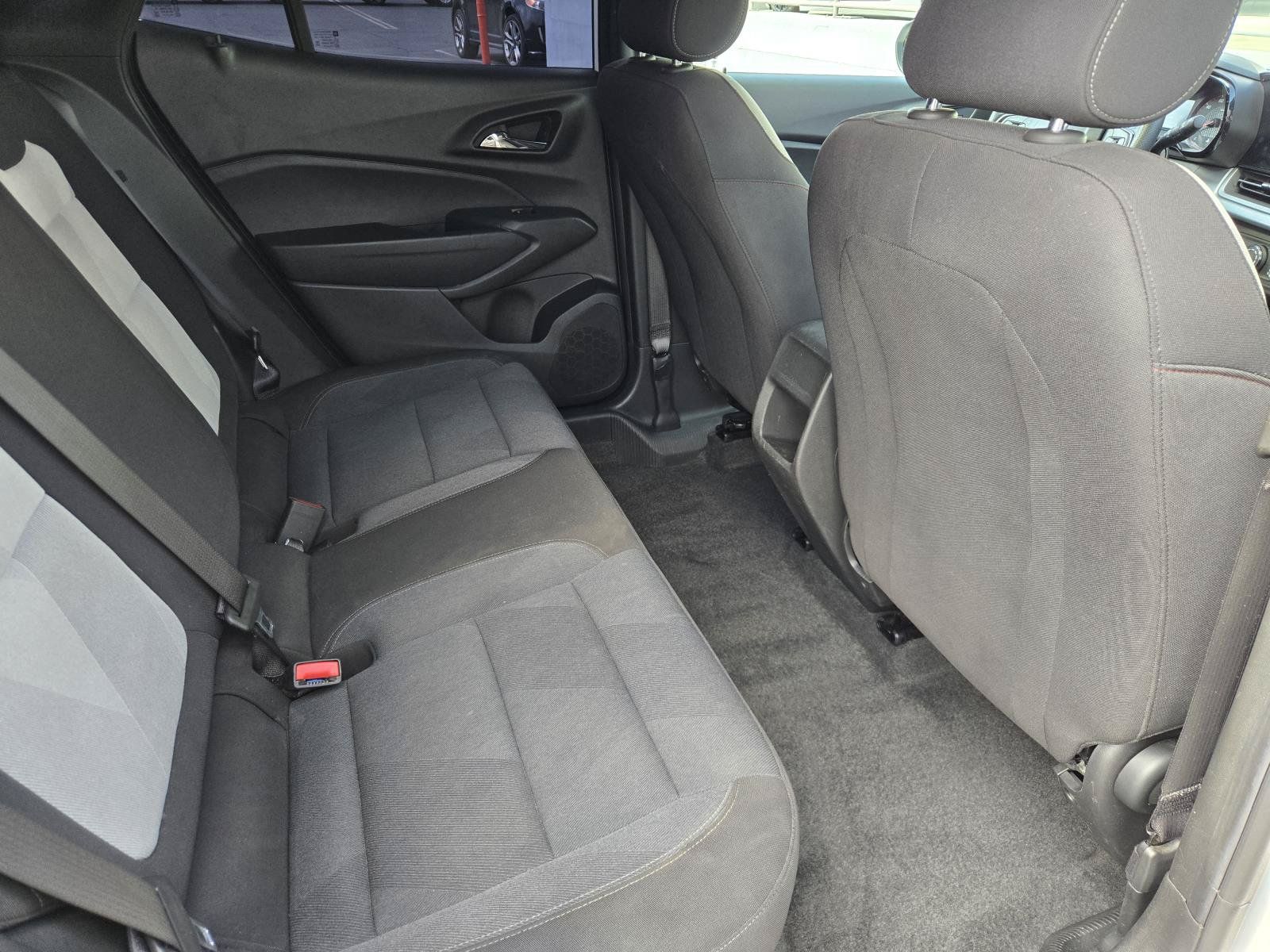 Used 2024 Chevrolet Trax RS w/ Sunroof Package FWD image 28