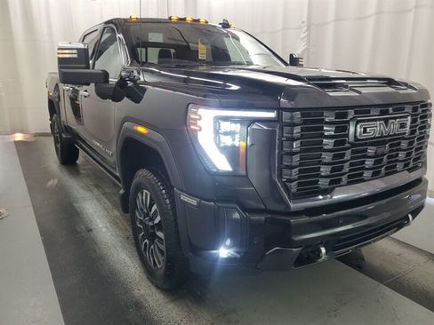 Used 2024 GMC Sierra 3500 Denali Ultimate AWD/4WD image 2