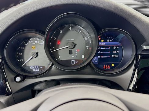 Certified 2024 Porsche Macan AWD/4WD image 16