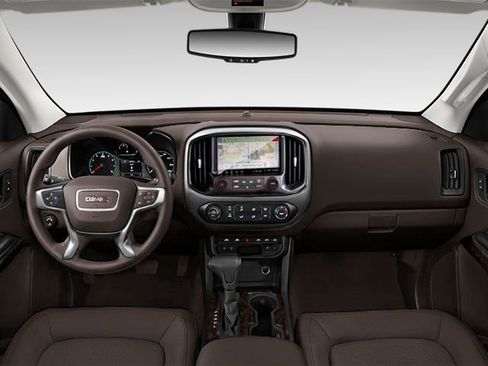 Used 2024 GMC Canyon Denali image 3