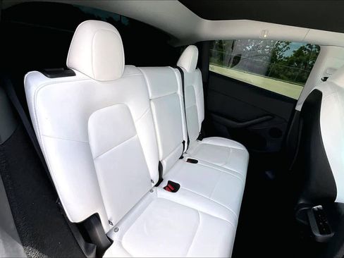 Used 2025 Tesla Model Y Long Range RWD image 19