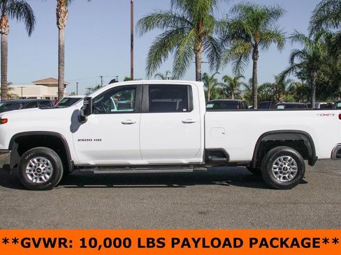 Used 2025 Chevrolet Silverado 2500 LT w/ Convenience Package AWD/4WD image 5