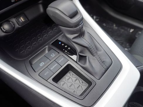 Certified 2025 Toyota RAV4 LE FWD image 18