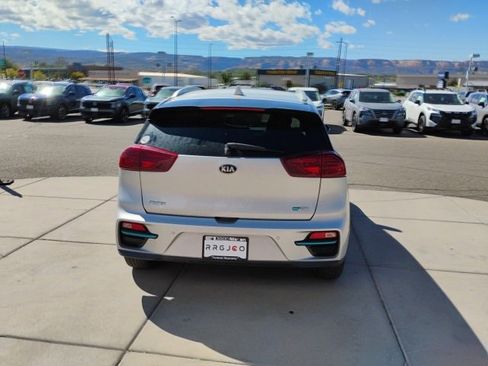Used 2021 Kia Niro EX Premium w/ Cold Weather Package image 6