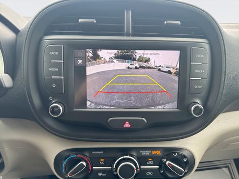 Used 2025 Kia Soul LX w/ LX Technology Package FWD image 20