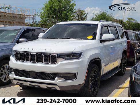 Used 2022 Jeep Wagoneer Series III w/ Flexible Seating Group image 3