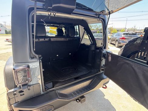 Used 2015 Jeep Wrangler Unlimited Rubicon AWD/4WD image 29