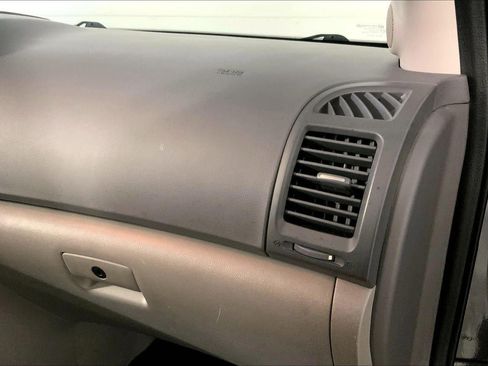 Used 2012 Kia Sedona EX w/ Luxury Pkg image 16