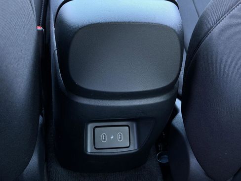 Certified 2025 Hyundai Elantra Sport image 9