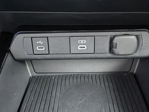 Certified 2025 Toyota Prius XLE image 22