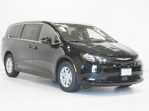 New 2026 Chrysler Voyager LX image 4