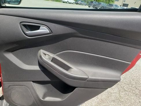 Used 2014 Ford Focus SE w/ Equipment Group 201A FWD image 16