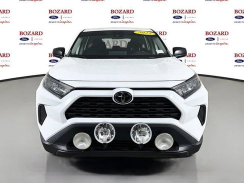 Used 2022 Toyota RAV4 LE FWD image 2