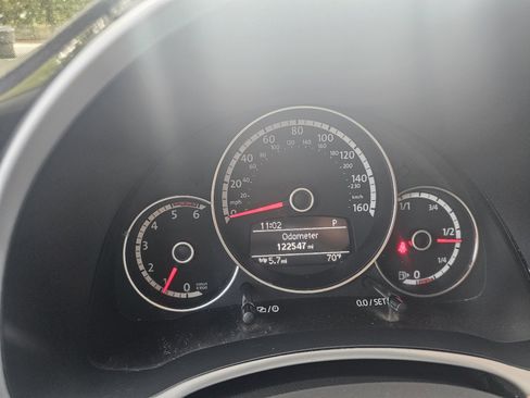 Used 2013 Volkswagen Beetle TDI image 19