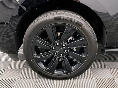 Used 2024 Lincoln Navigator L Reserve w/ Equipment Group 201A AWD/4WD image 10