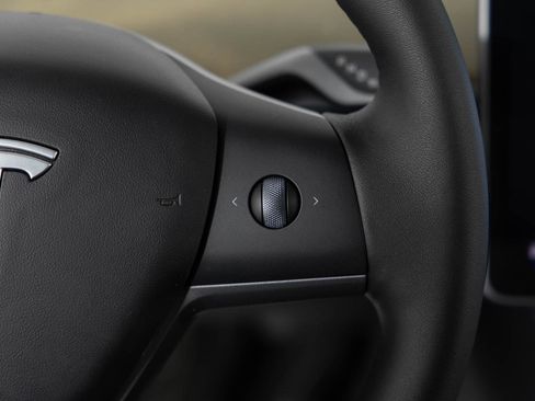 Used 2022 Tesla Model Y Performance image 32