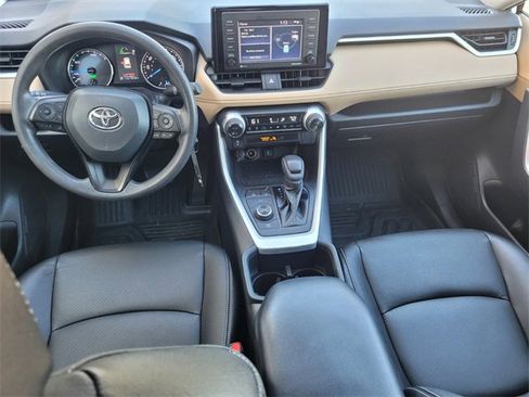 Used 2022 Toyota RAV4 LE image 8