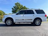 Used 2010 Lincoln Navigator 4WD image 2