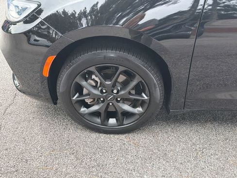 Used 2024 Chrysler Pacifica Touring-L w/ S Appearance Package AWD/4WD image 9