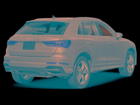 Used 2024 Audi Q3 2.0T Premium AWD/4WD image 2