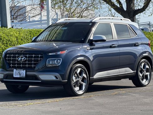 Used 2025 Hyundai Venue Limited image 8