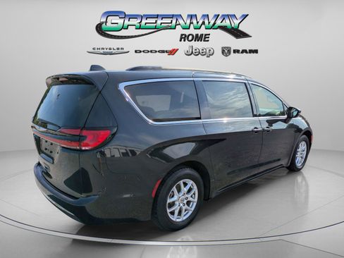 Used 2022 Chrysler Pacifica Touring-L FWD image 7