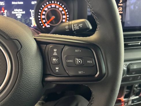 Used 2026 Jeep Wrangler Unlimited Rubicon AWD/4WD image 18