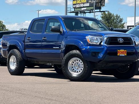 Used 2015 Toyota Tacoma PreRunner w/ SR5 Package RWD image 2